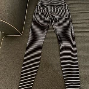 Lululemon size 6 wunder under style